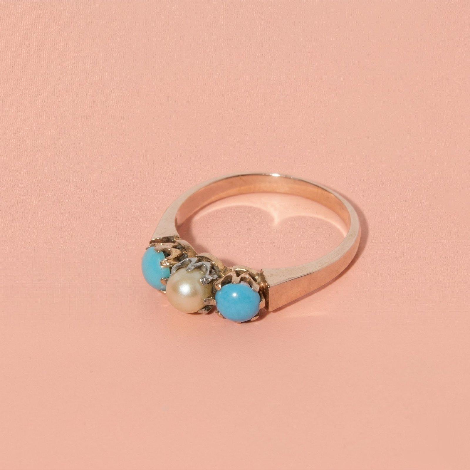 bague à la perle & aux deux turquoises bague à la perle & aux deux turquoises