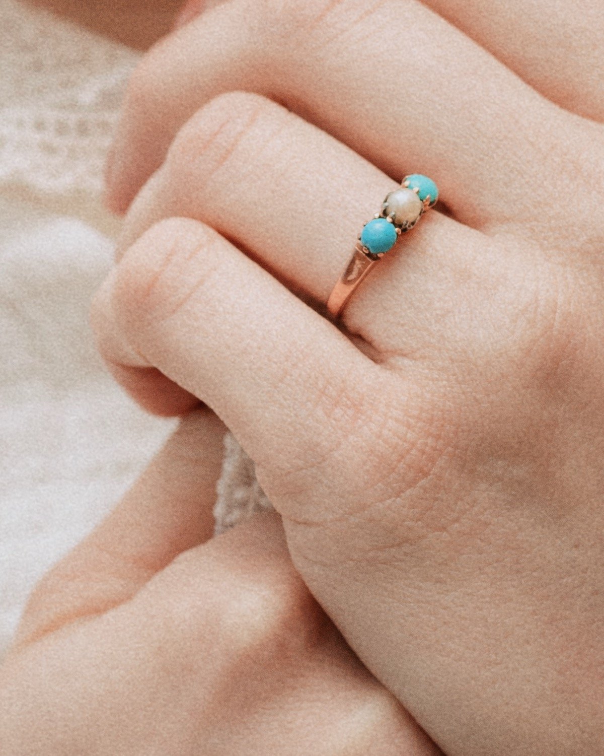 bague à la perle & aux deux turquoises bague à la perle & aux deux turquoises